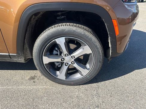 New 2026 Jeep Grand Cherokee Limited AWD/4WD image 9