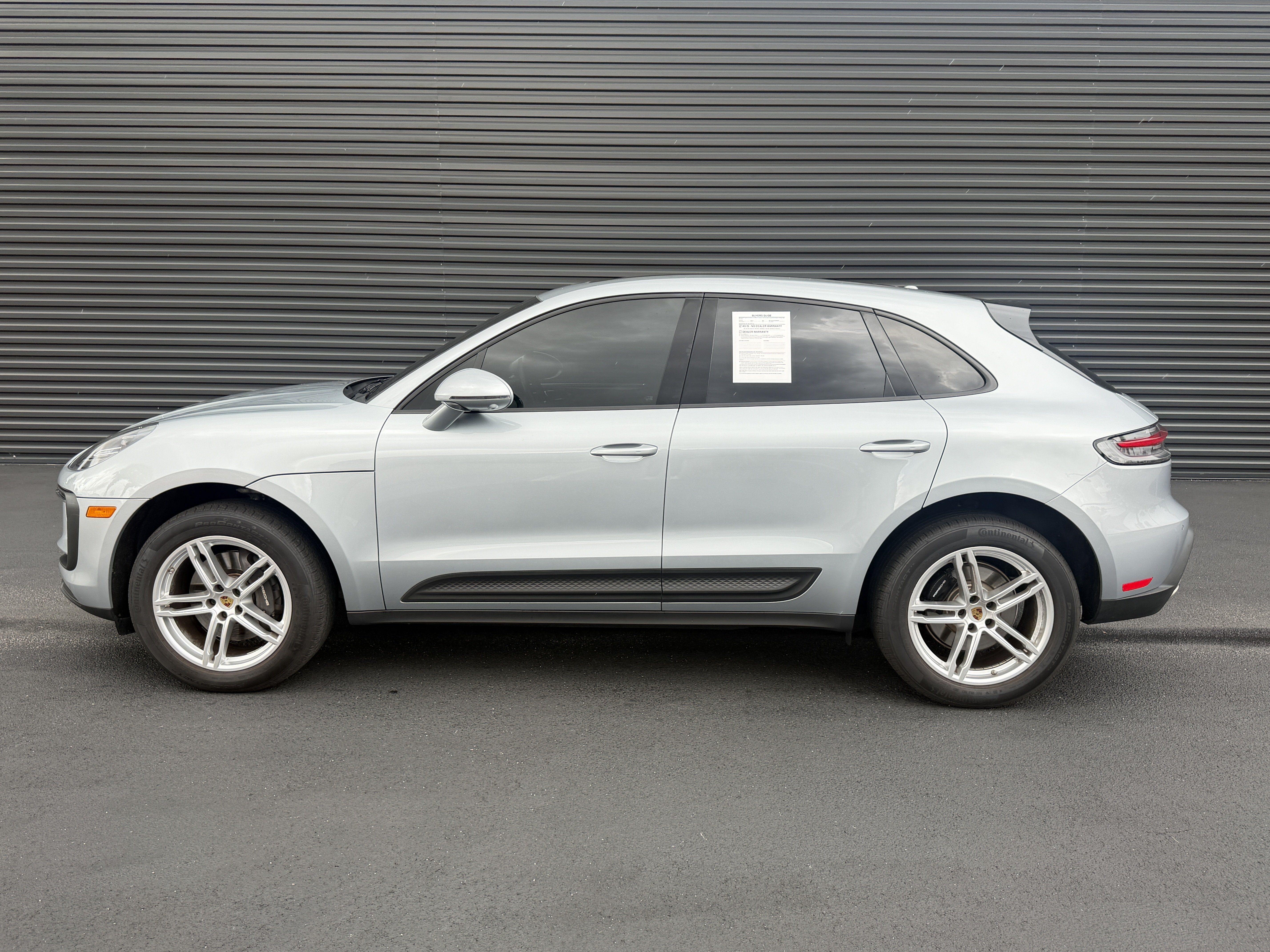 Used 2022 Porsche Macan AWD/4WD image 2