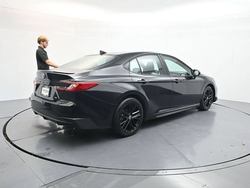 Used 2025 Toyota Camry SE FWD image 7