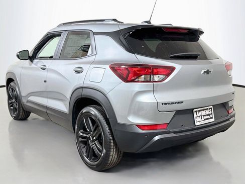 New 2026 Chevrolet TrailBlazer LT w/ Midnight Edition FWD image 3