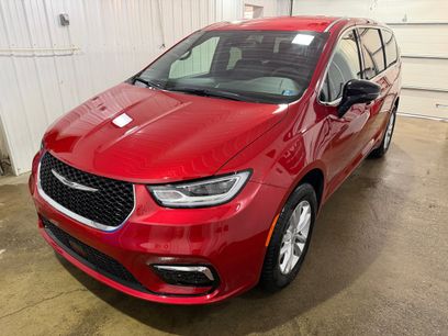 New 2026 Chrysler Pacifica Select
