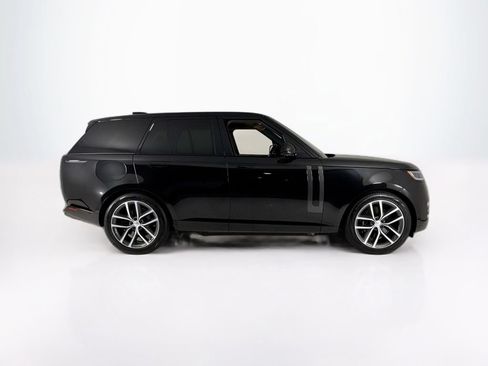 Used 2025 Land Rover Range Rover SE AWD/4WD image 6