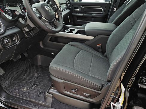 New 2026 RAM 2500 Big Horn AWD/4WD image 13