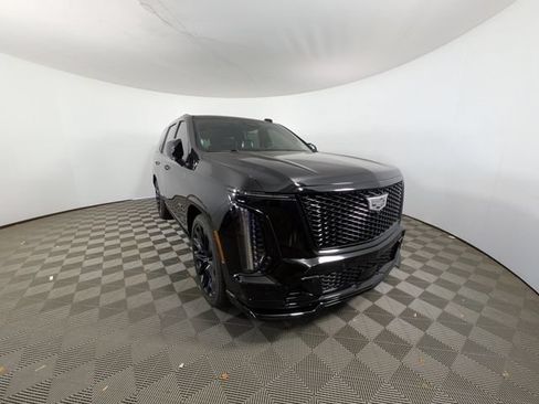 Certified 2025 Cadillac Escalade V w/ LPO, ONYX Package AWD/4WD image 39
