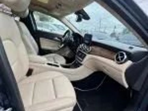 Used 2019 Mercedes-Benz GLA 250 4MATIC w/ Premium Package image 16