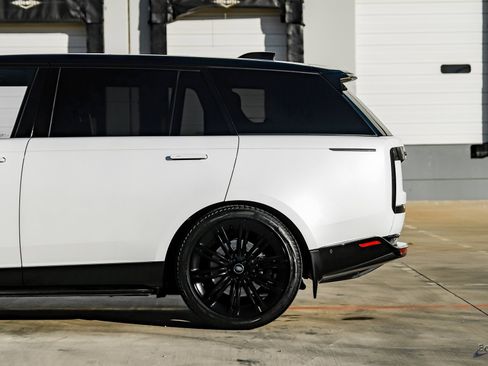 Used 2023 Land Rover Range Rover Long Wheelbase Autobiography image 7