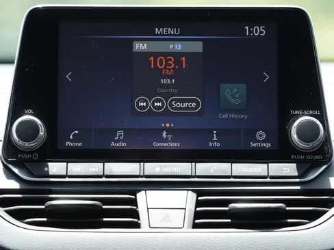 Used 2025 Nissan Altima 2.5 S FWD image 24