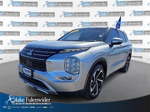 Used 2022 Mitsubishi Outlander SE image 1