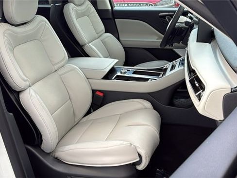 New 2026 Lincoln Aviator Reserve image 9