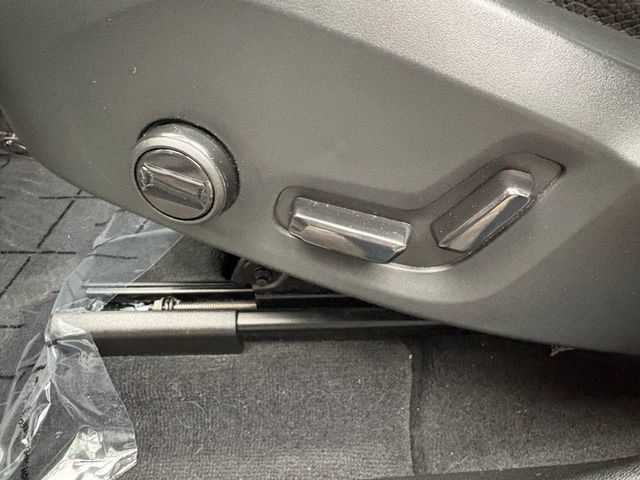 Used 2024 Volvo XC60 B5 Plus w/ Protection Package Premier AWD/4WD image 13