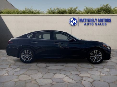 Used 2019 INFINITI Q70 Luxe w/ Proactive Package image 2