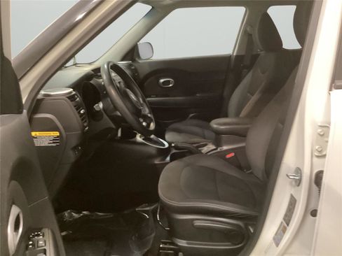 Used 2015 Kia Soul FWD image 10