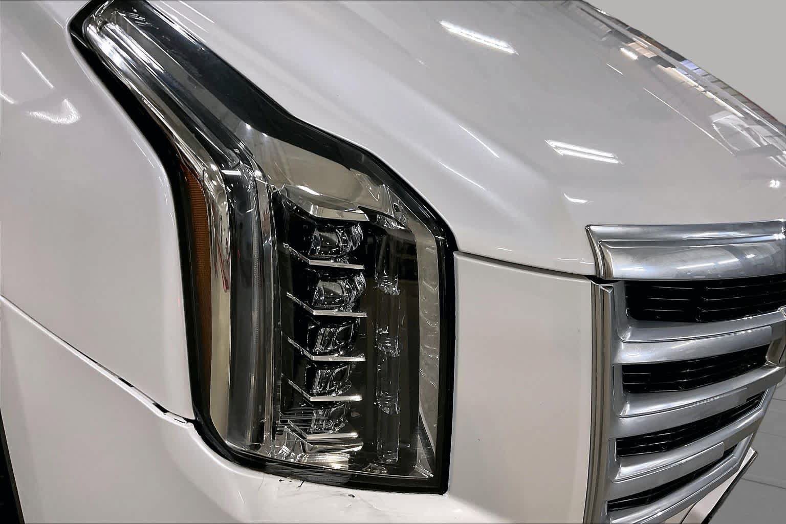 Used 2019 Cadillac Escalade ESV Luxury AWD/4WD image 28