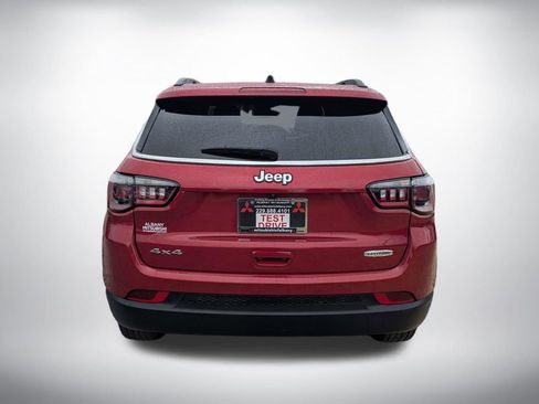 Used 2025 Jeep Compass Latitude AWD/4WD image 4