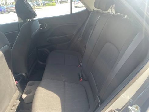 Used 2021 Hyundai Venue SE FWD image 14