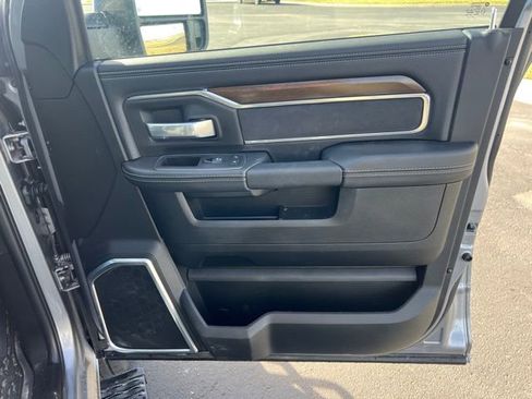 Used 2024 RAM 3500 Laramie image 37