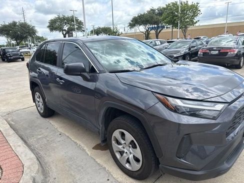 Used 2023 Toyota RAV4 LE AWD/4WD image 4