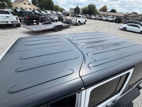 Used 2018 Jeep Wrangler Unlimited Sport S AWD/4WD image 11