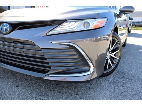 Used 2022 Toyota Camry XLE image 10
