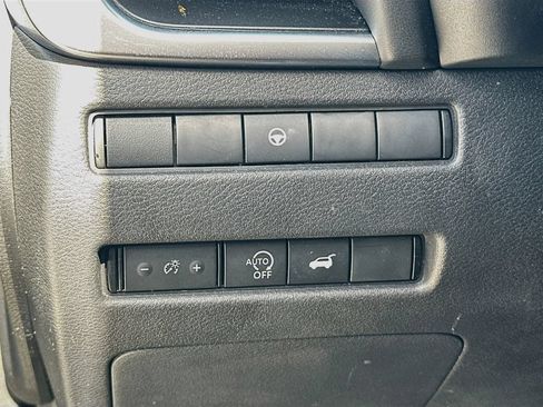 Used 2024 Nissan Rogue SV FWD image 10