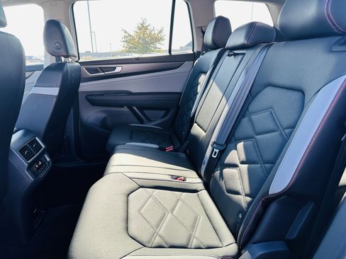 Used 2024 Volkswagen Atlas Peak Edition SEL image 24