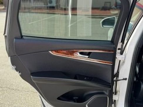 Used 2017 Lincoln MKX Reserve w/ Lincoln MKX Climate Package AWD/4WD image 16