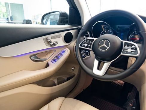 Used 2021 Mercedes-Benz GLC 300 4MATIC image 11