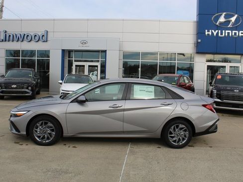 New 2026 Hyundai Elantra Blue image 2