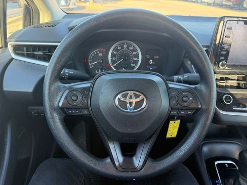 Used 2022 Toyota Corolla LE image 11