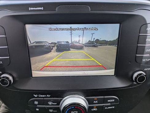 Used 2018 Kia Soul + FWD image 22