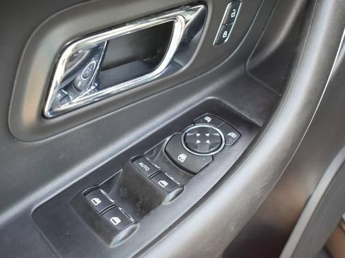 Used 2017 Ford Taurus SEL FWD image 19