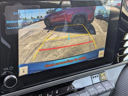 Used 2025 Toyota Camry SE image 12