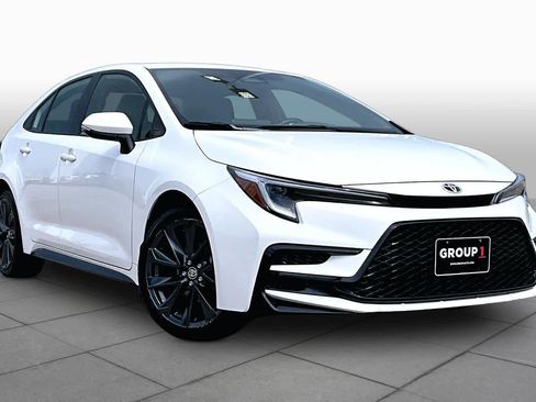 Used 2024 Toyota Corolla SE FWD image 3