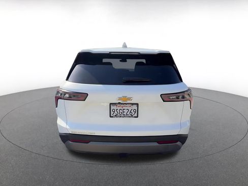 Used 2025 Chevrolet Equinox LT AWD/4WD image 12