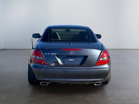 Used 2010 Mercedes-Benz SLK 300 image 4