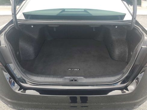 Used 2025 Nissan Altima 2.5 SV FWD image 10