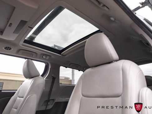 Used 2020 Toyota Sienna Limited image 42