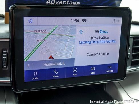 Used 2024 Ford Explorer XLT w/ Equipment Group 202A AWD/4WD image 17