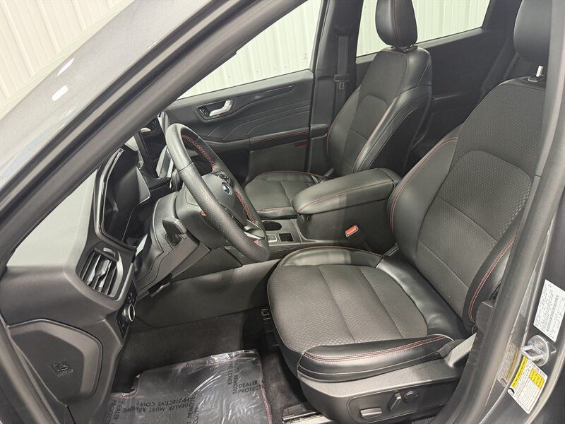 Used 2023 Ford Escape ST-Line w/ Tech Pack #1 FWD image 8