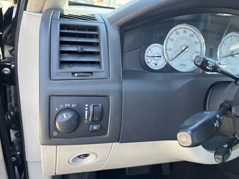 Used 2006 Chrysler 300 C RWD image 34