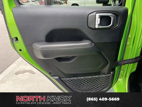 Used 2018 Jeep Wrangler Unlimited Sahara AWD/4WD image 15