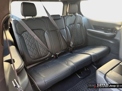 Used 2025 Jeep Grand Wagoneer Series III w/ Rear Seat Video Group 1 AWD/4WD image 27