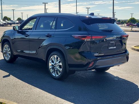 Certified 2026 Toyota Highlander Limited AWD/4WD image 5