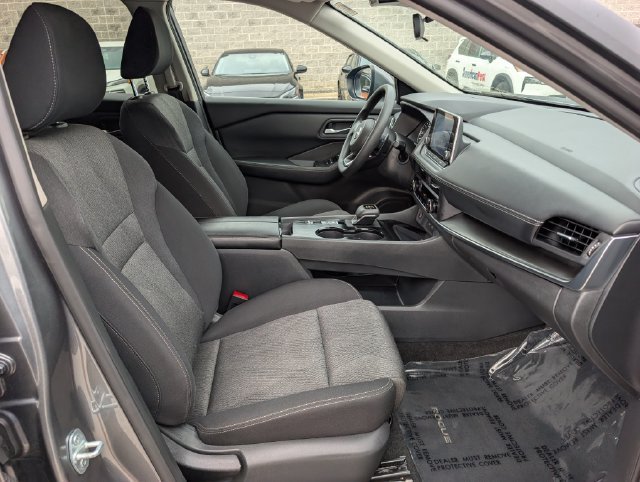 Used 2024 Nissan Rogue SV FWD image 11