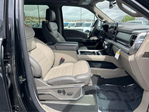Certified 2025 Ford F450 Platinum w/ Platinum Plus Package AWD/4WD image 17