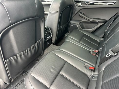 Certified 2024 Porsche Macan S AWD/4WD image 13