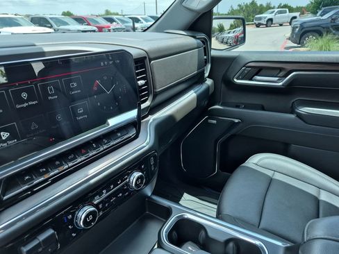 Used 2024 GMC Sierra 1500 SLT AWD/4WD image 24