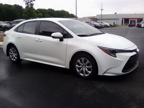 Used 2026 Toyota Corolla LE FWD image 6