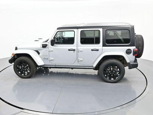 Used 2023 Jeep Wrangler Unlimited Sahara image 26