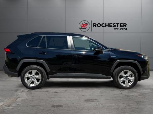 Used 2020 Toyota RAV4 XLE w/ All Weather Liner Package AWD/4WD image 6